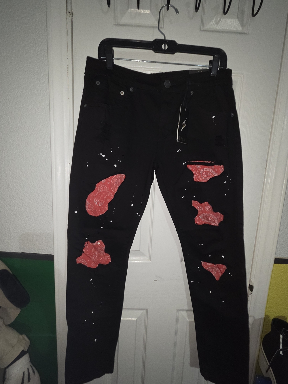 NWT Sparks Black Distressed Bandana Patch Slim Straight Men’s Jeans. Size 31x30